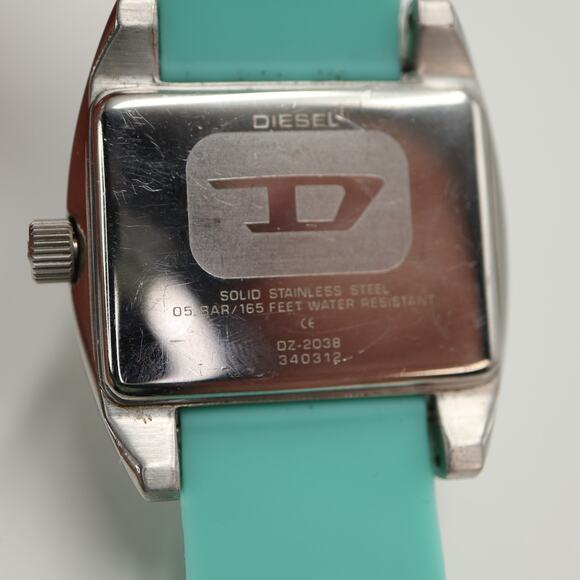 Diesel Ice Blue Silver Tone Tonneau 37mm Watch DZ2038 Silicone Strap New Battery - Picture 15 of 15